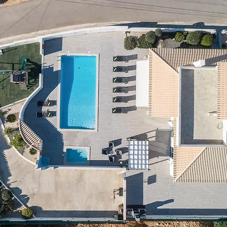 Vale Da Canada Sleeps 8 With Pool And Wifi